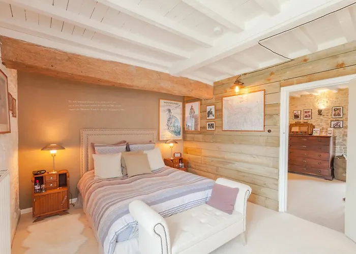 Spirit Of 1944 לינה וארוחת בוקר 4*